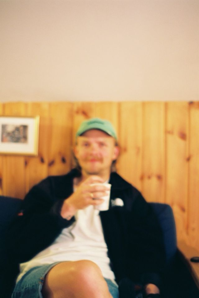 Tom Egill, fortsatt ikke i fokus.