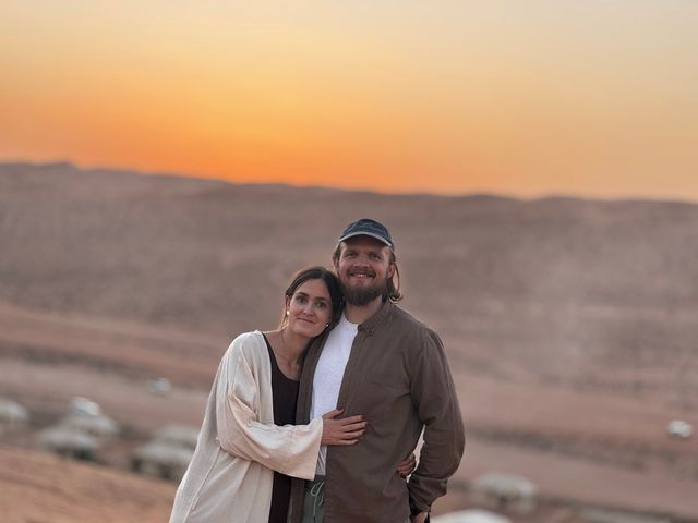 Alvilde og Tom Egill i ørkenen.